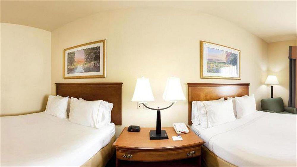Holiday Inn Express & Suites Magnolia-Lake Columbia Экстерьер фото
